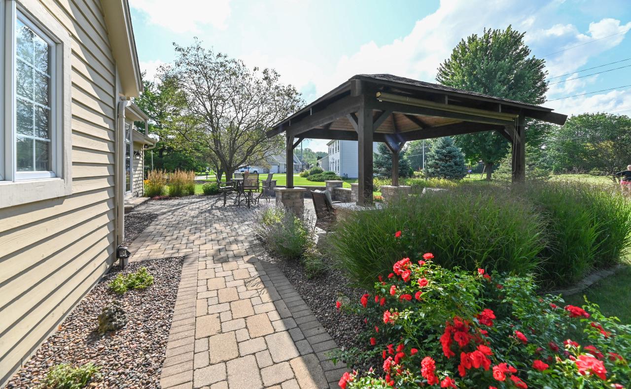 S78W15391 Foxtail CIRCLE