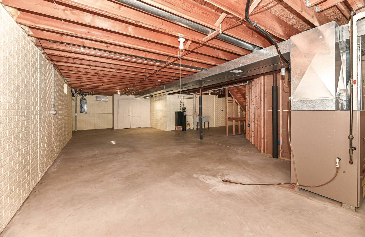 S78W15391 Foxtail CIRCLE