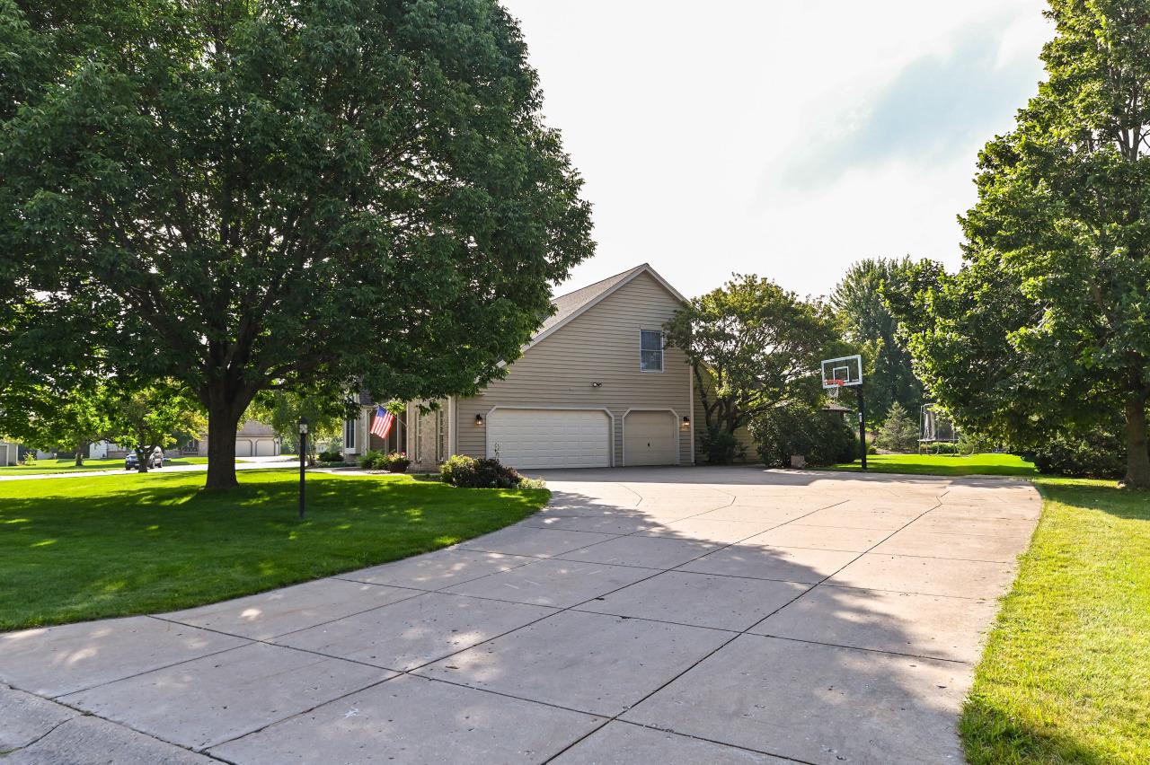 S78W15391 Foxtail CIRCLE