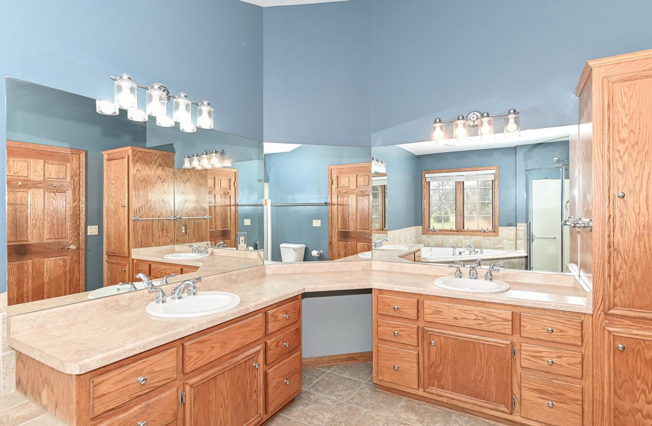 S78W15391 Foxtail CIRCLE