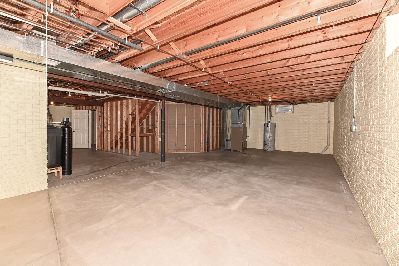 S78W15391 Foxtail CIRCLE