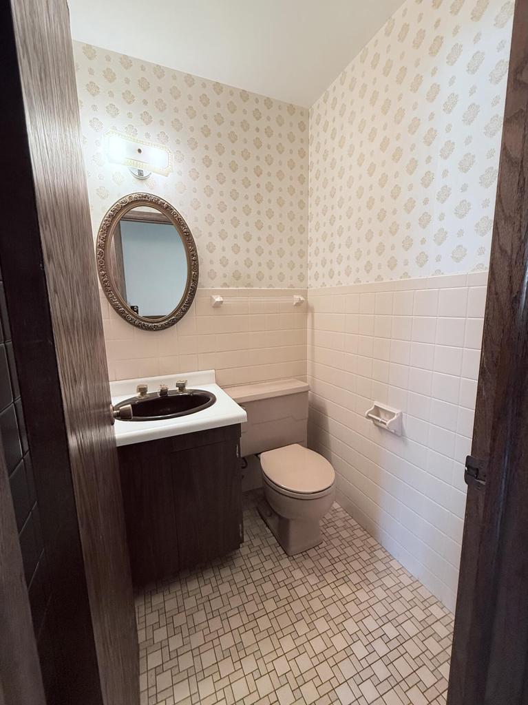 1141 West Acacia ROAD