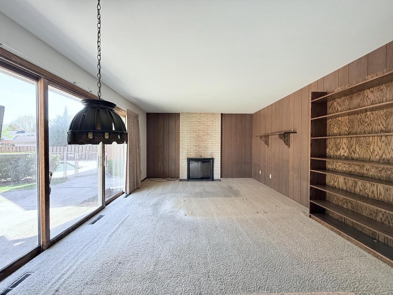 1141 West Acacia ROAD