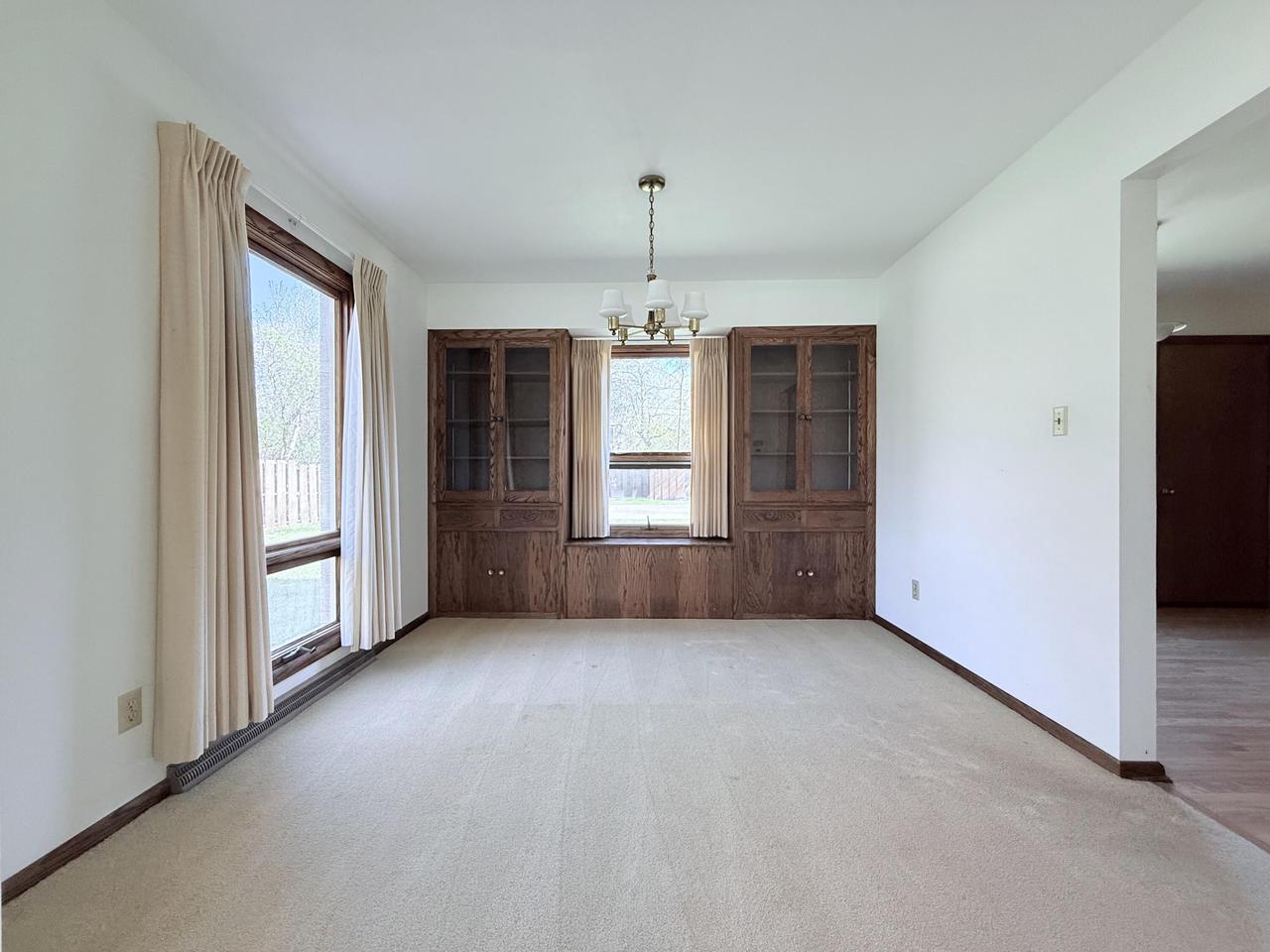 1141 West Acacia ROAD