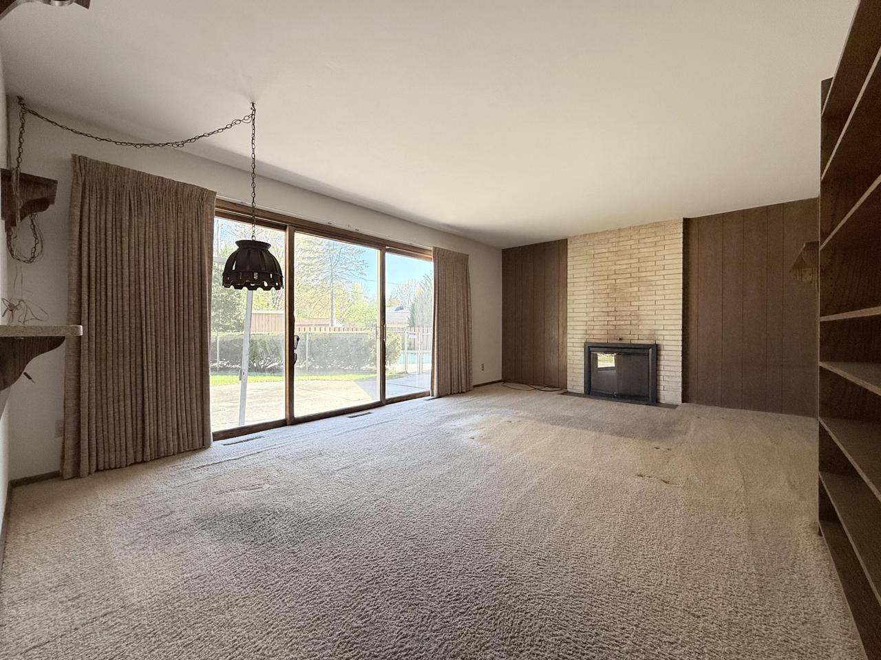 1141 West Acacia ROAD