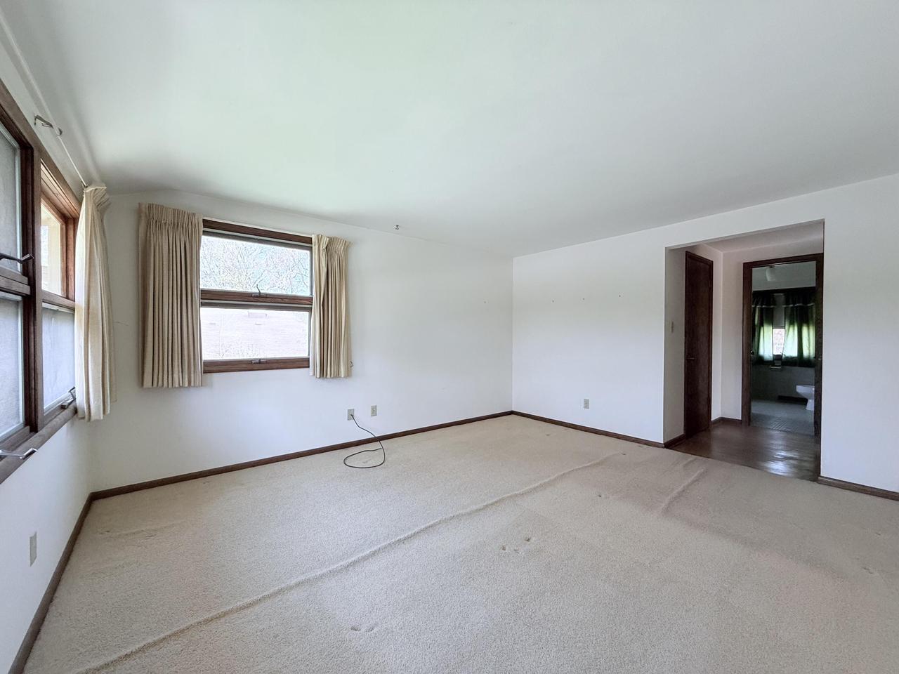 1141 West Acacia ROAD