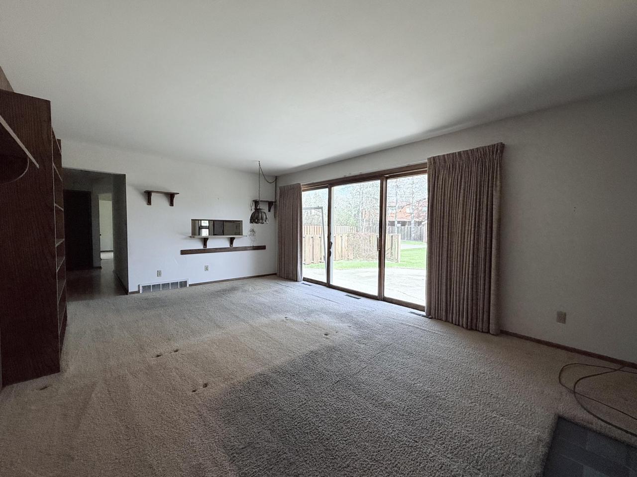 1141 West Acacia ROAD