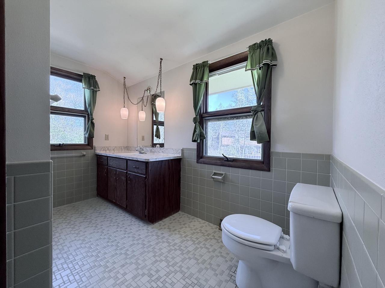 1141 West Acacia ROAD