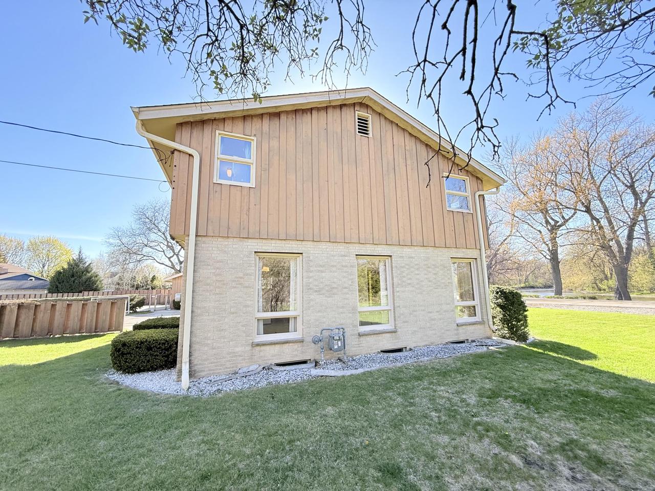 1141 West Acacia ROAD