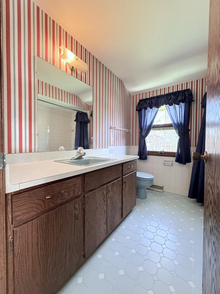 1141 West Acacia ROAD