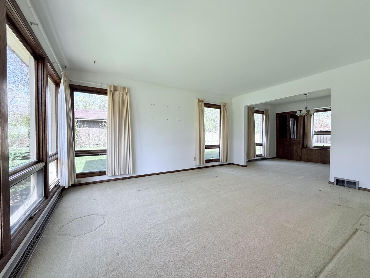 1141 West Acacia ROAD