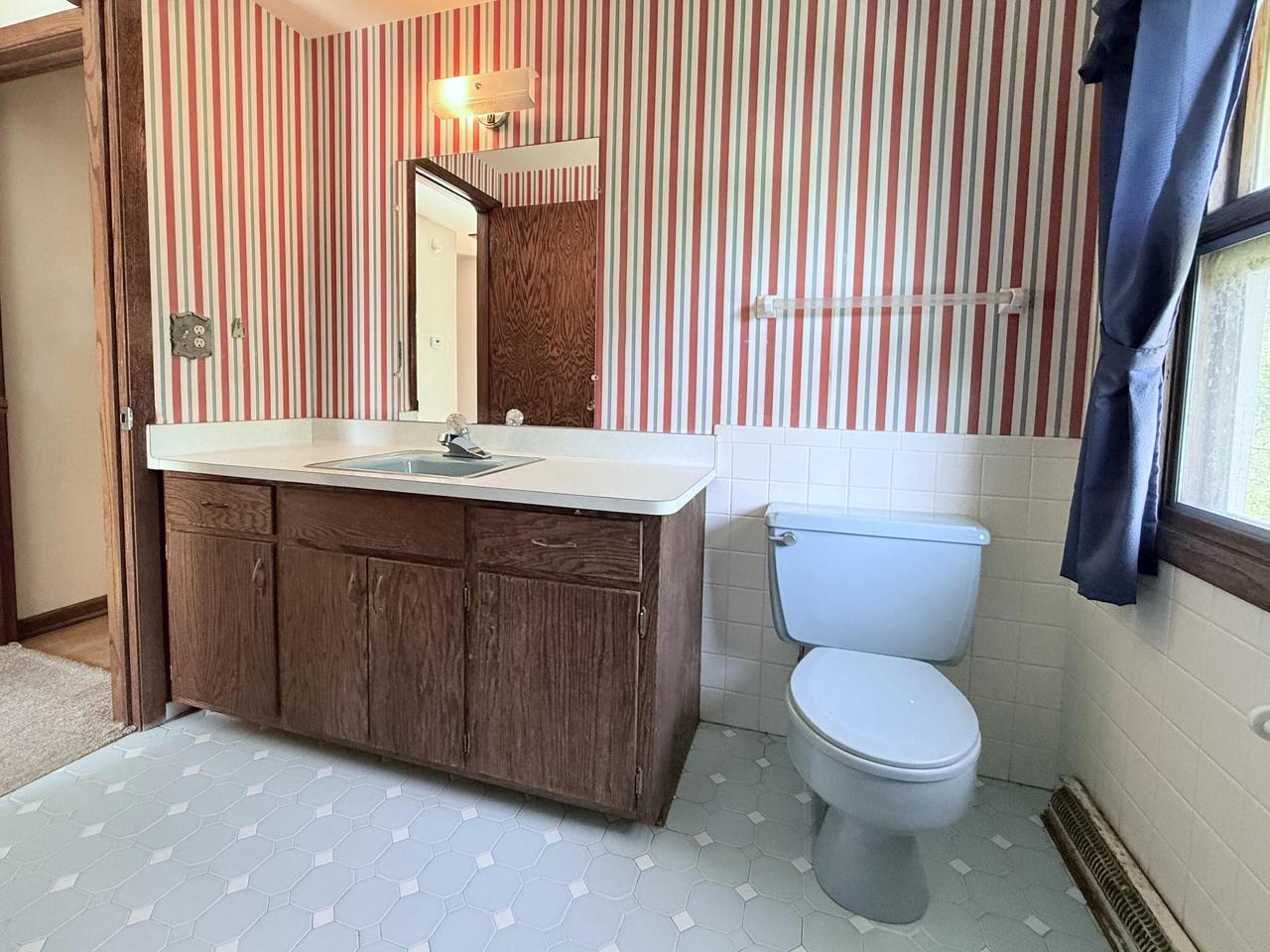 1141 West Acacia ROAD