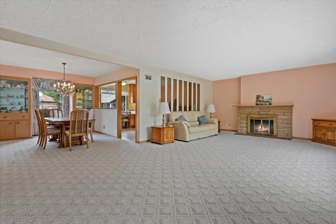 9911 West Argonne DRIVE