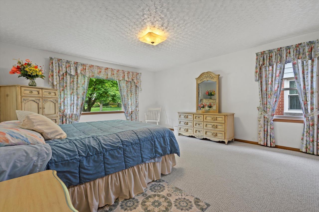 9911 West Argonne DRIVE