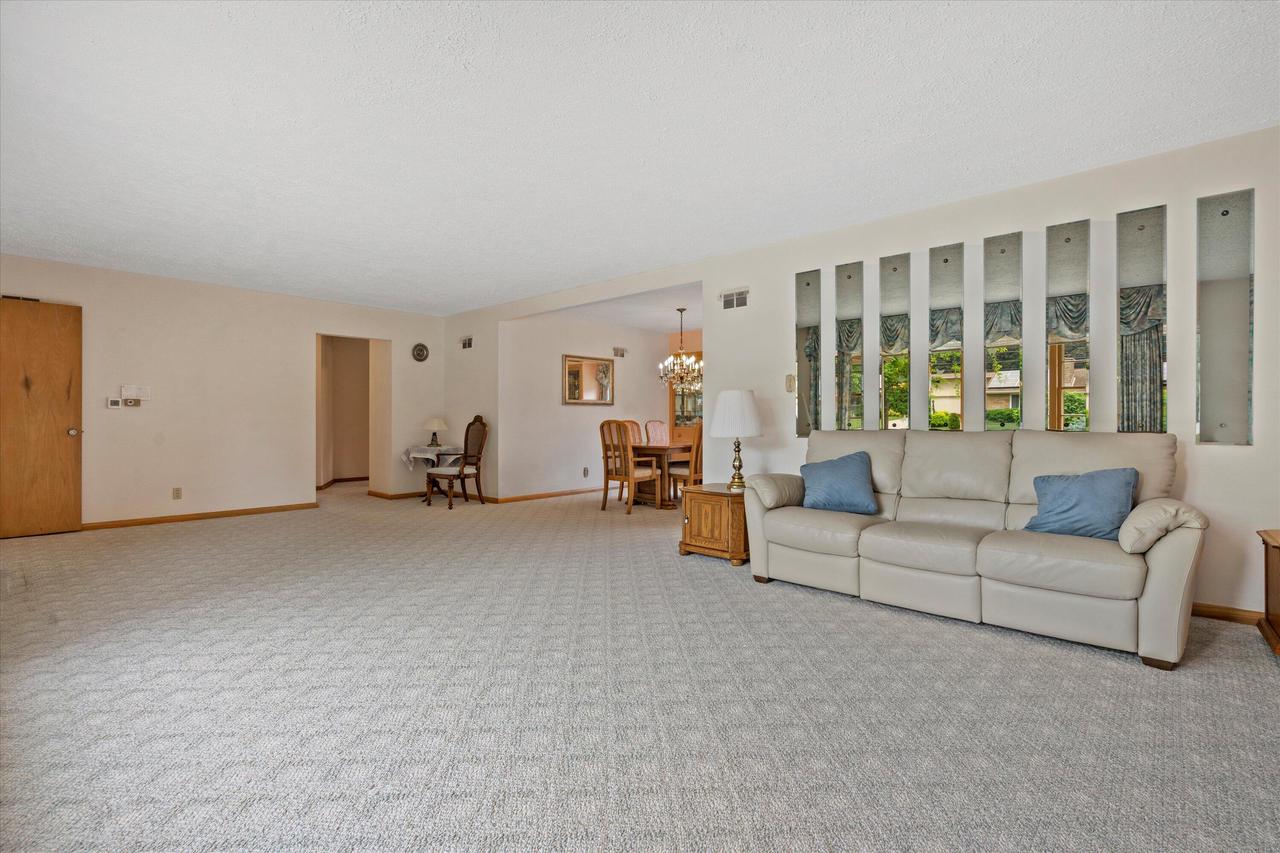 9911 West Argonne DRIVE