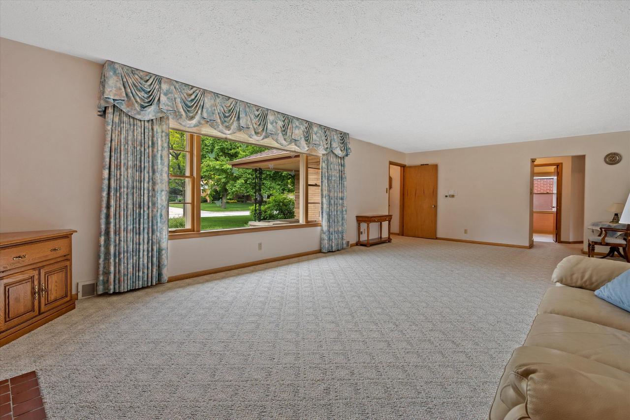 9911 West Argonne DRIVE