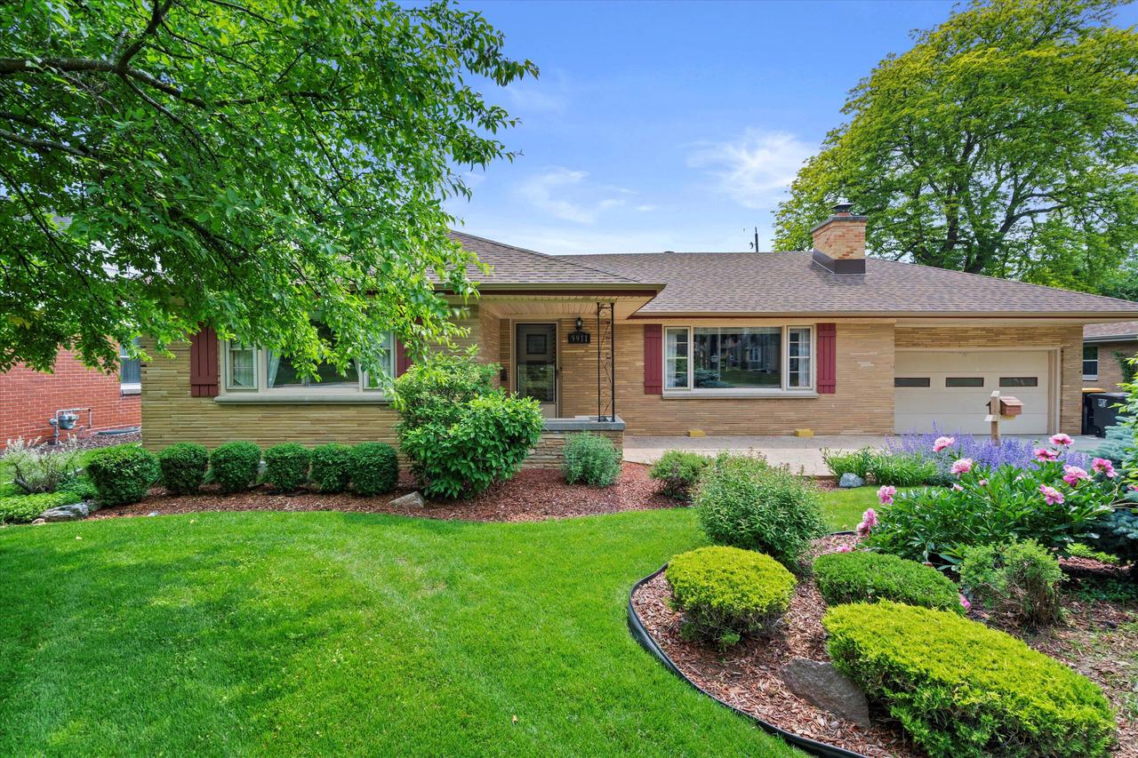 9911 West Argonne DRIVE