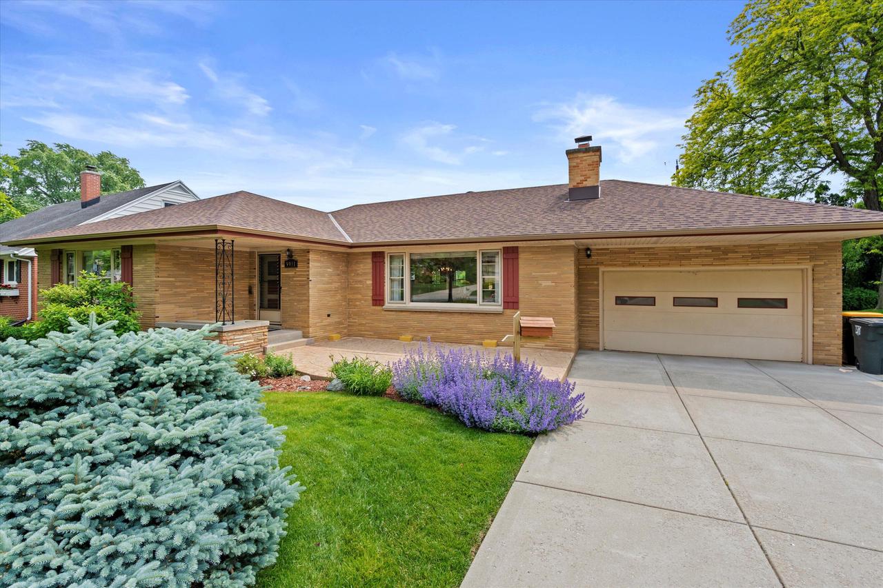 9911 West Argonne DRIVE