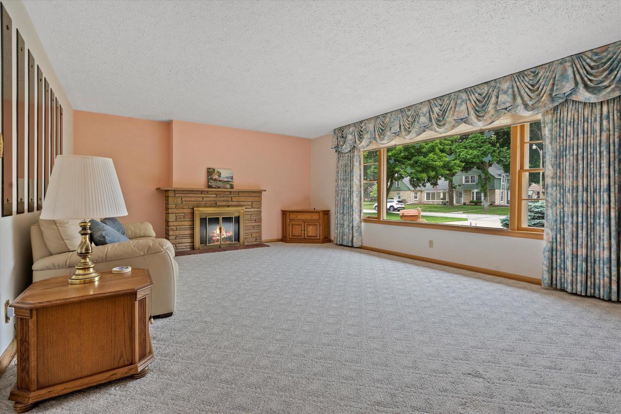 9911 West Argonne DRIVE