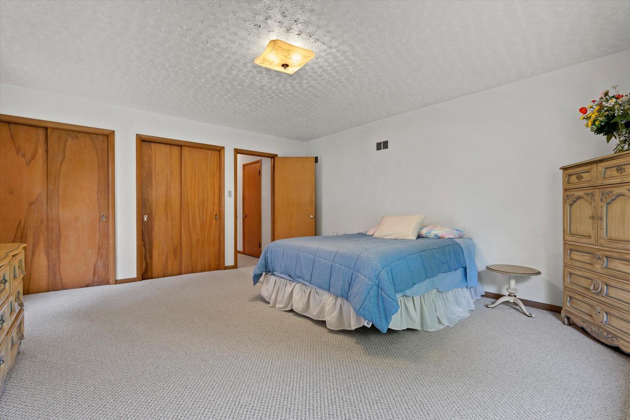 9911 West Argonne DRIVE