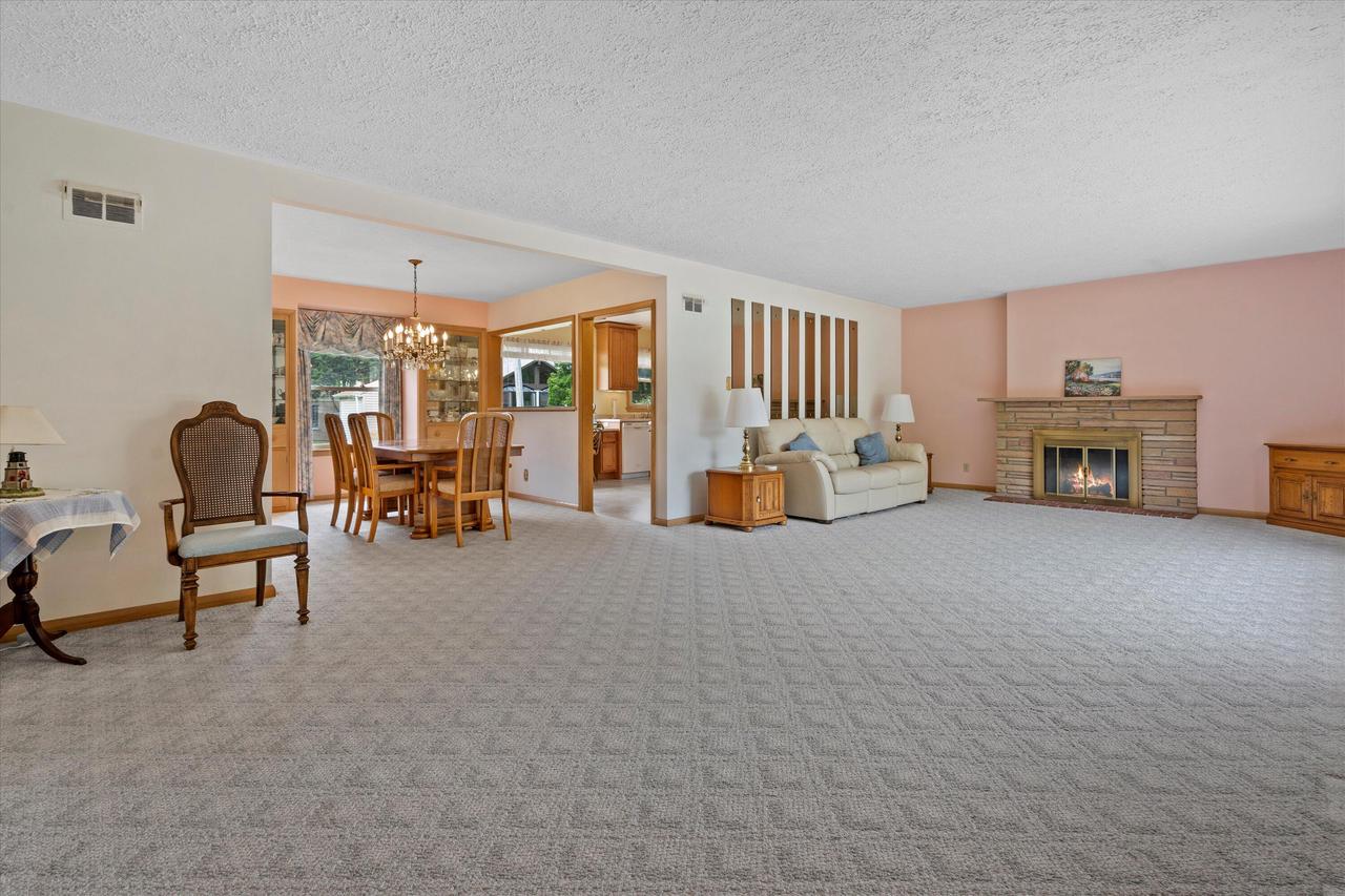 9911 West Argonne DRIVE