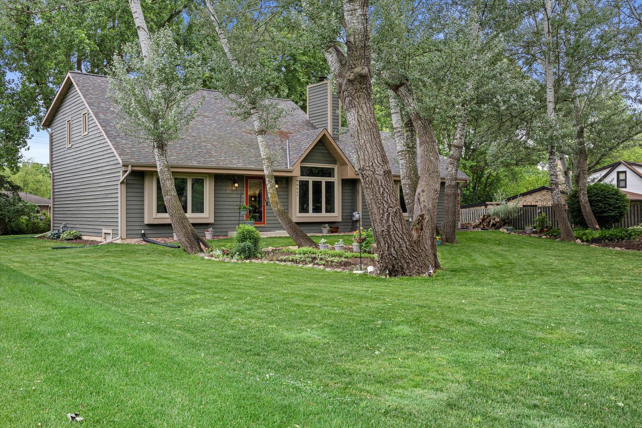 S74W14933 Woods ROAD