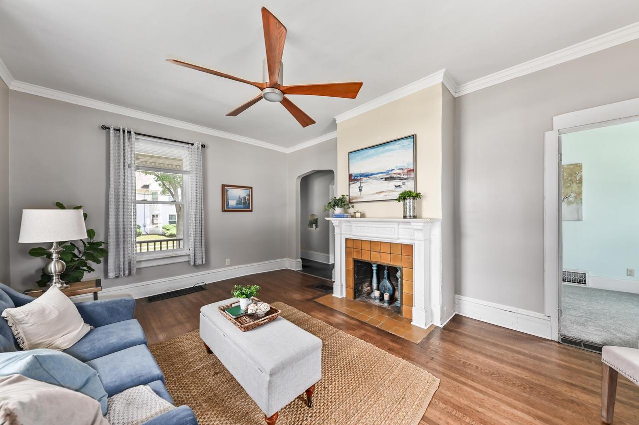 7233 Milwaukee AVENUE 7235