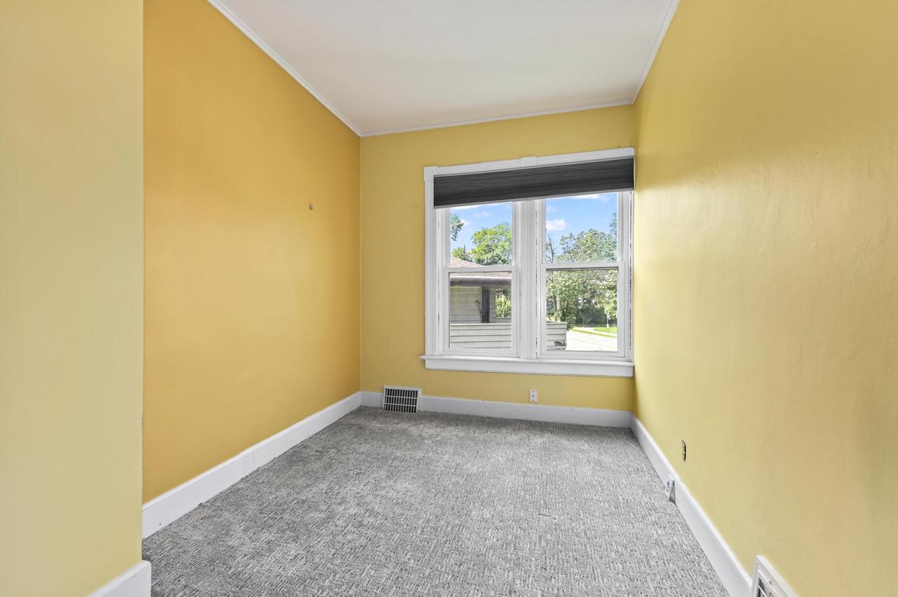 7233 Milwaukee AVENUE 7235