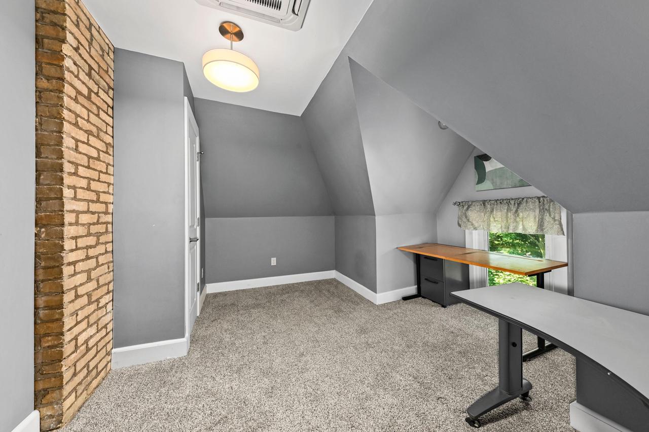 7233 Milwaukee AVENUE 7235