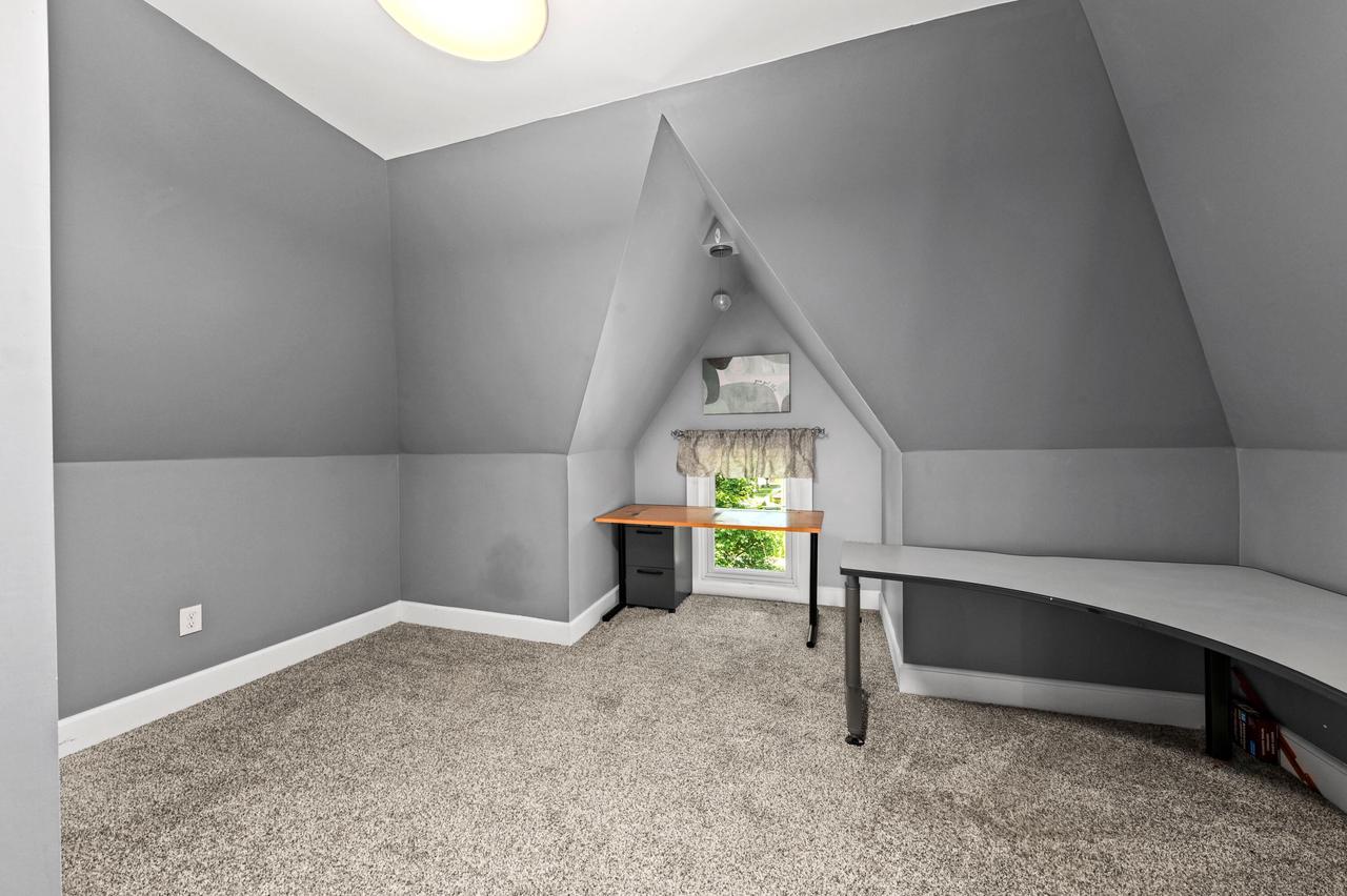 7233 Milwaukee AVENUE 7235