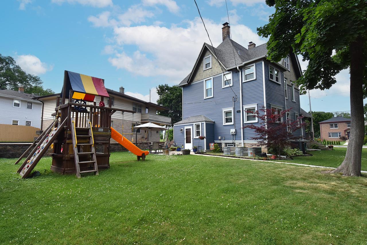 7233 Milwaukee AVENUE 7235