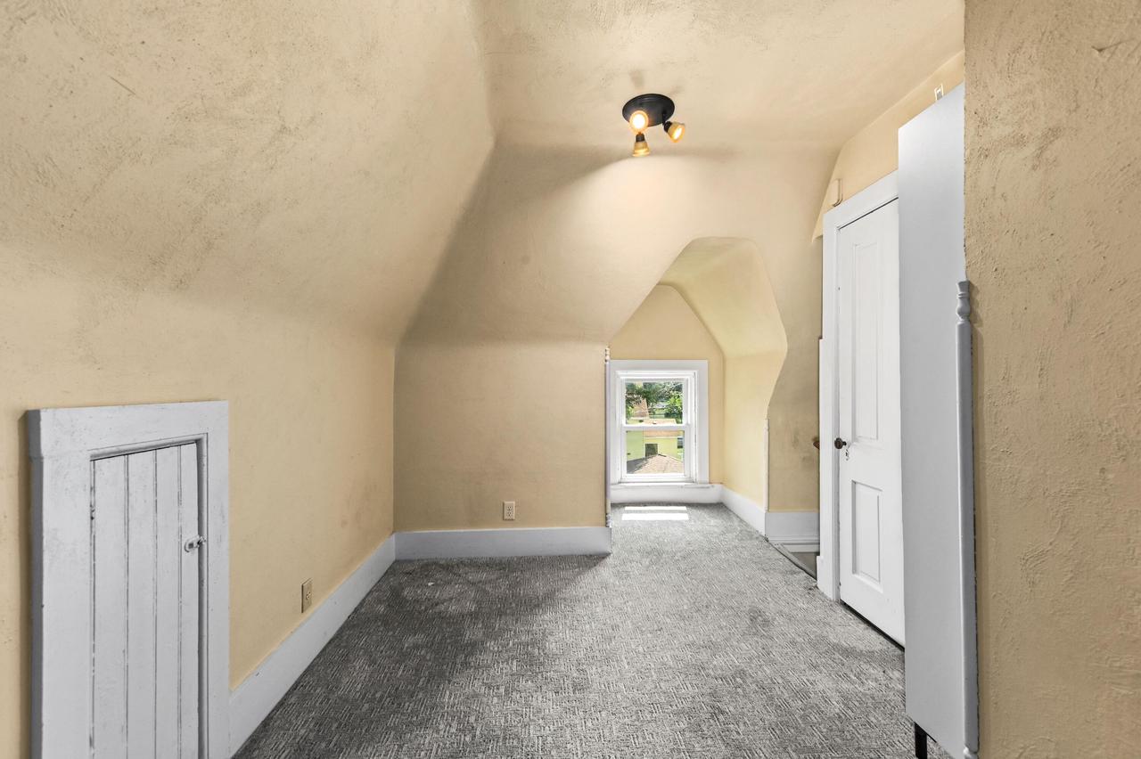 7233 Milwaukee AVENUE 7235