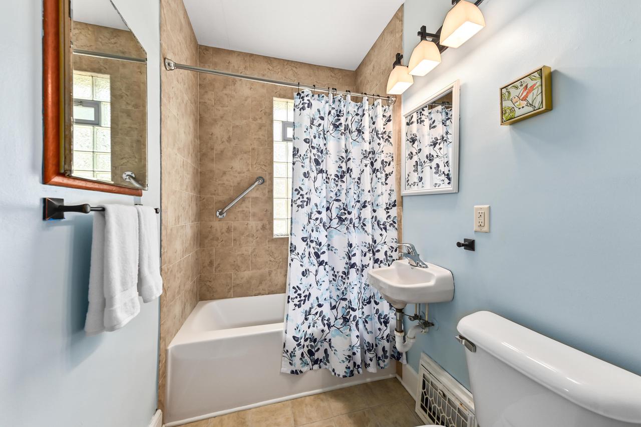 7233 Milwaukee AVENUE 7235