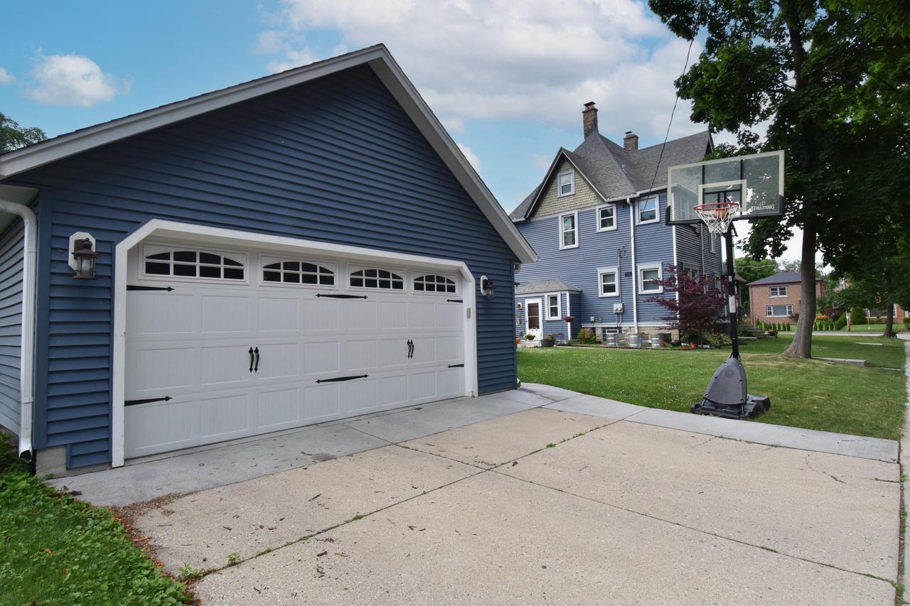 7233 Milwaukee AVENUE 7235