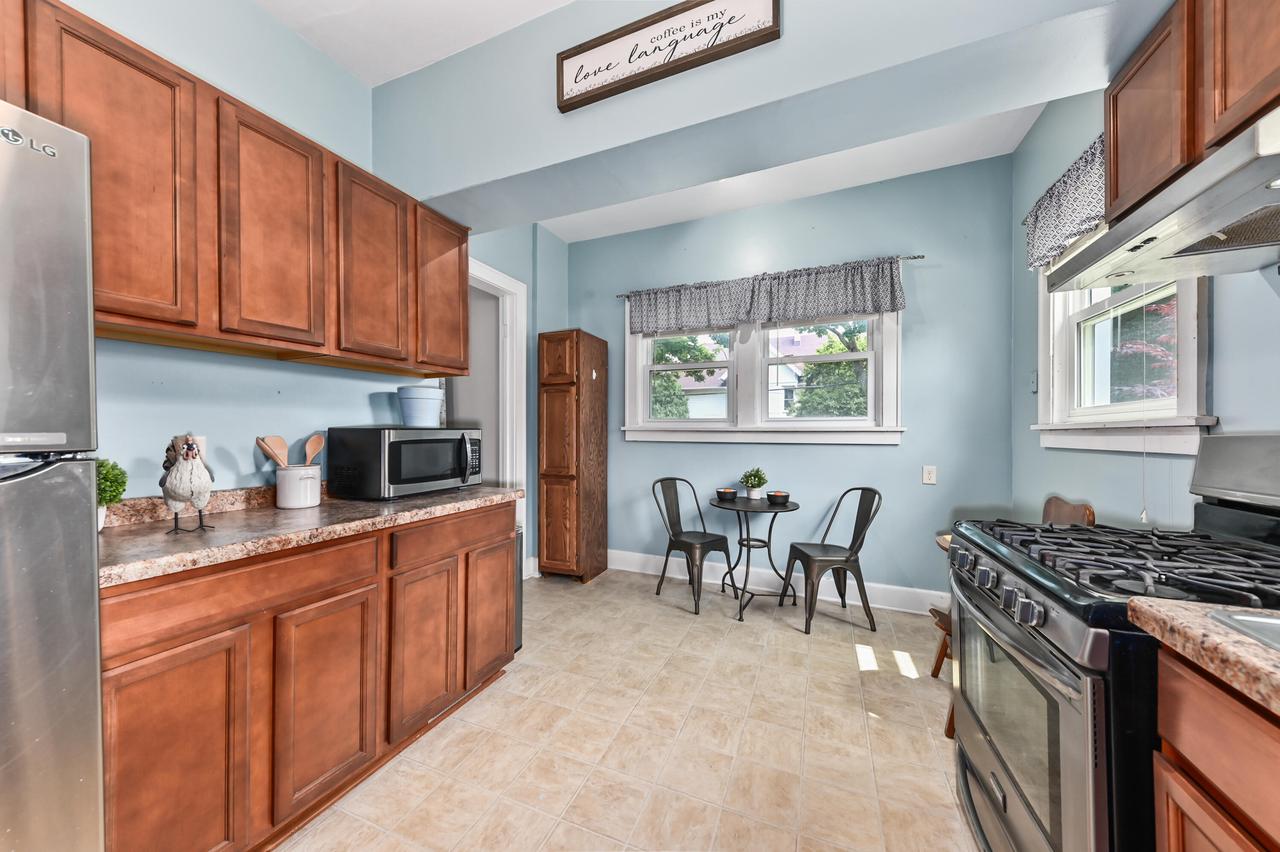 7233 Milwaukee AVENUE 7235