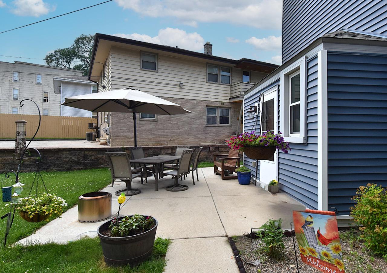 7233 Milwaukee AVENUE 7235