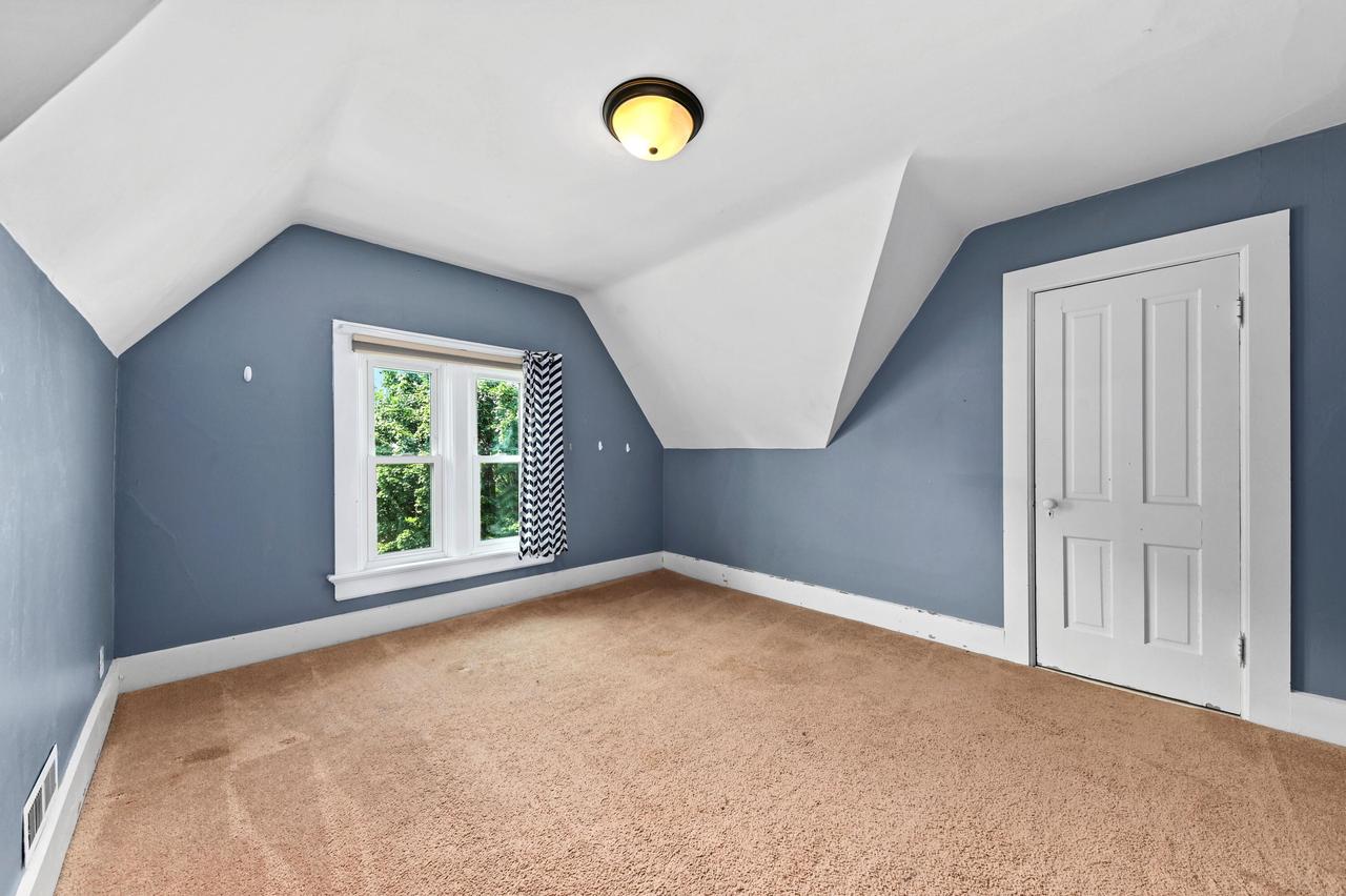 7233 Milwaukee AVENUE 7235