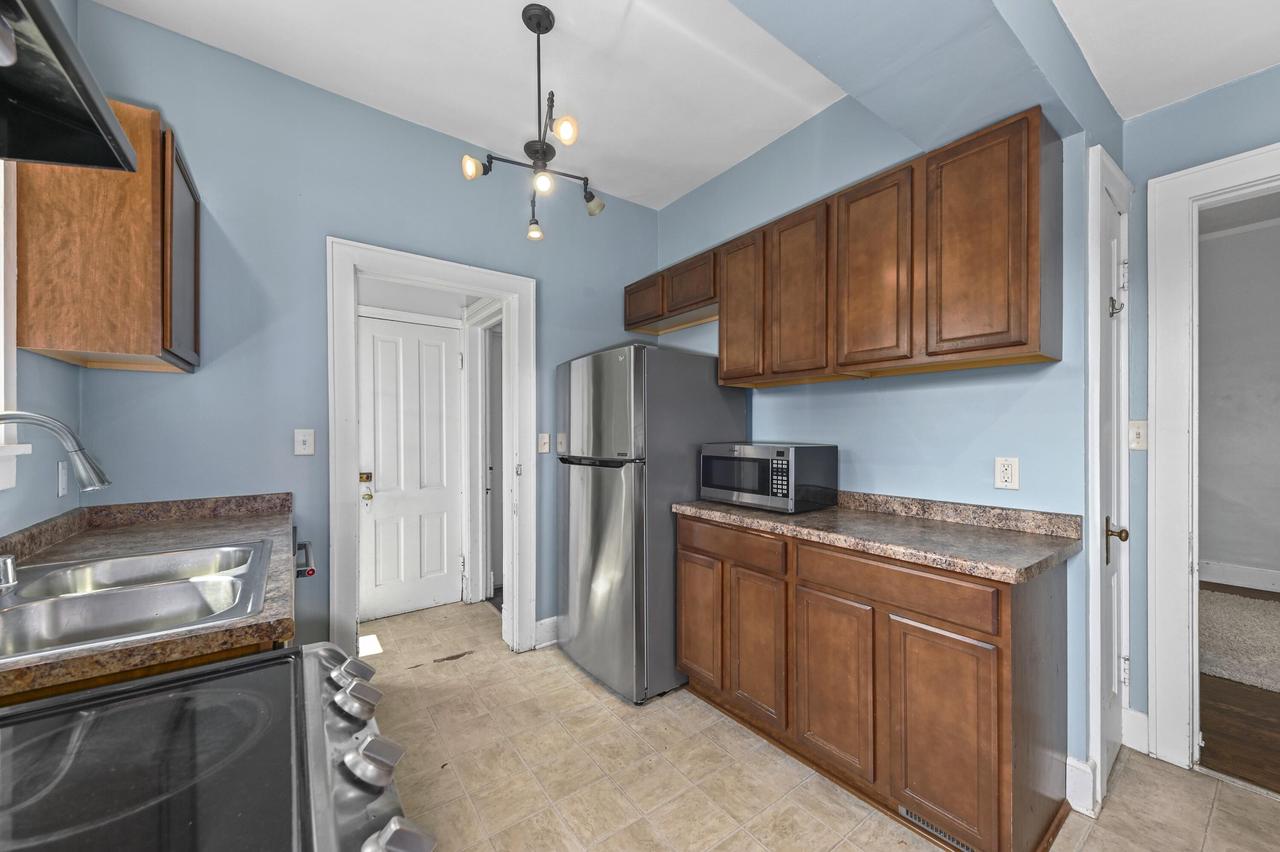 7233 Milwaukee AVENUE 7235