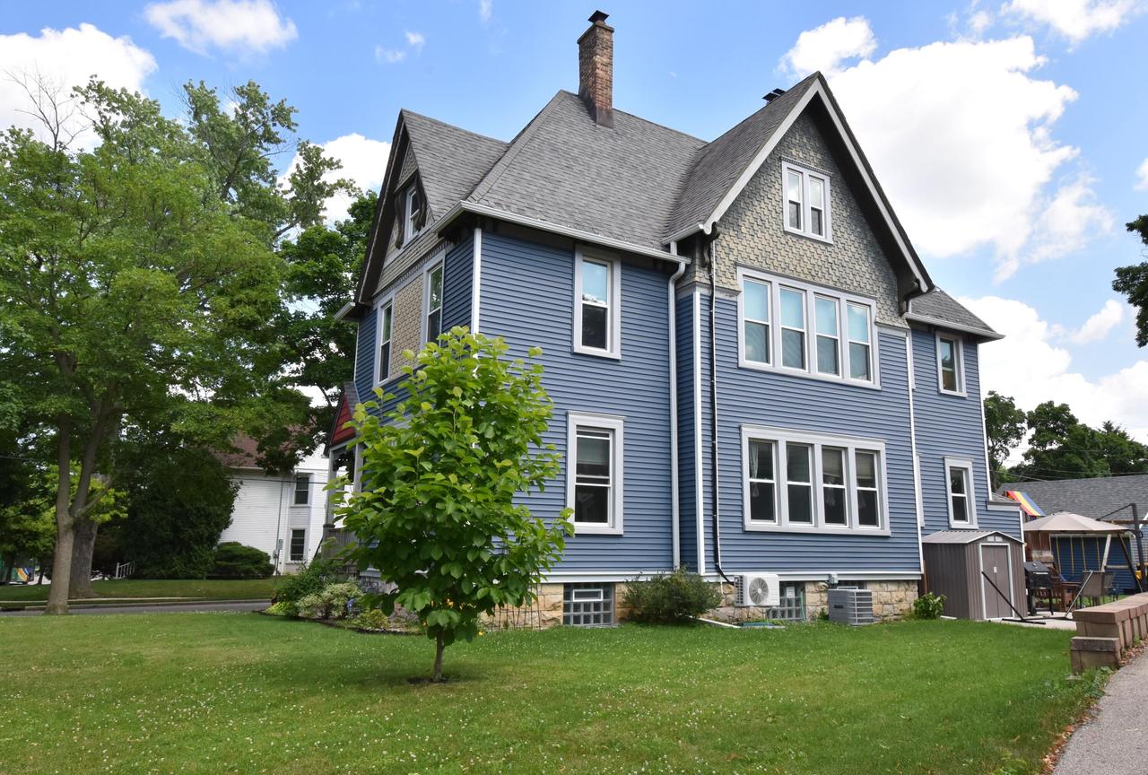 7233 Milwaukee AVENUE 7235