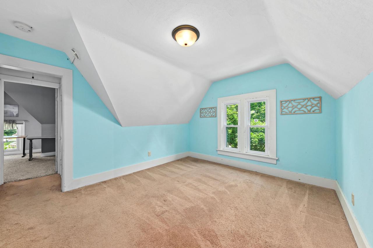 7233 Milwaukee AVENUE 7235