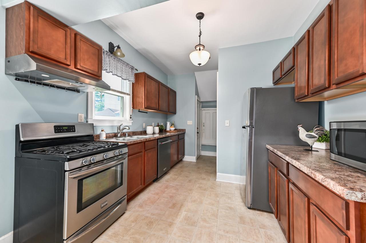 7233 Milwaukee AVENUE 7235