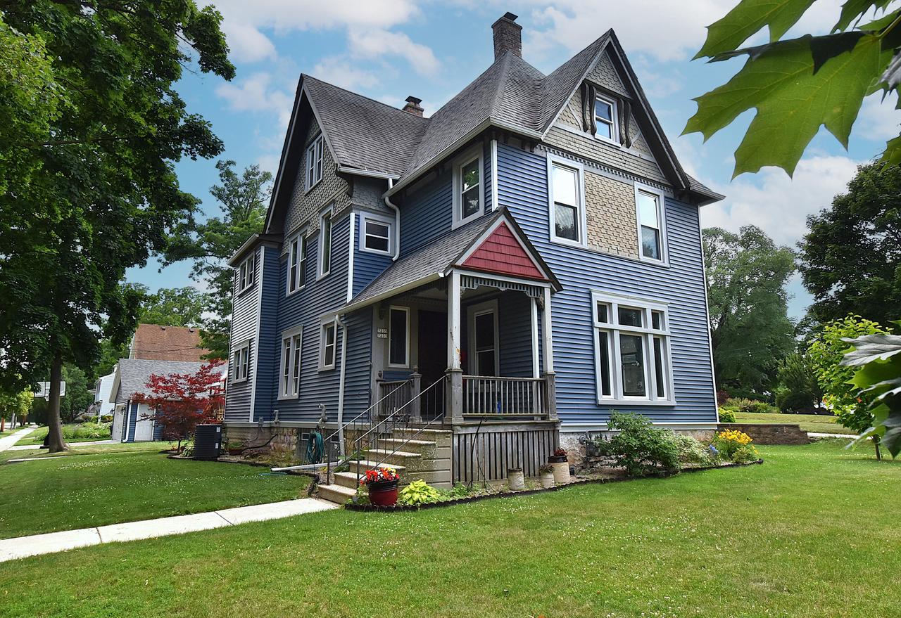 7233 Milwaukee AVENUE 7235