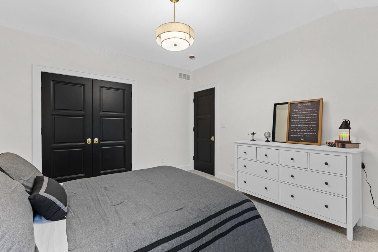 8313 North Links WAY