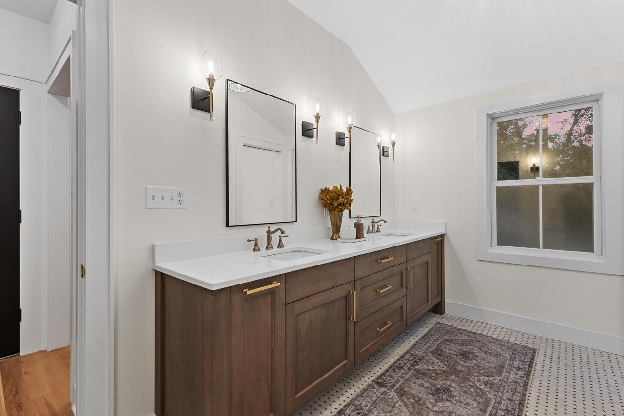 8313 North Links WAY