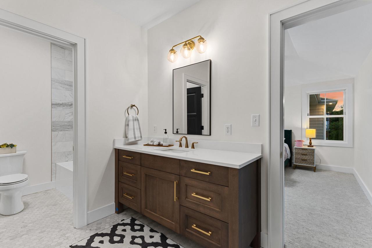 8313 North Links WAY