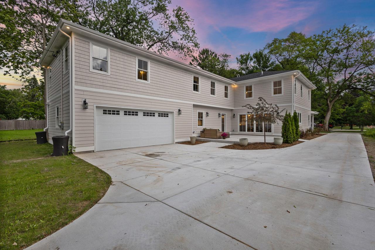 8313 North Links WAY