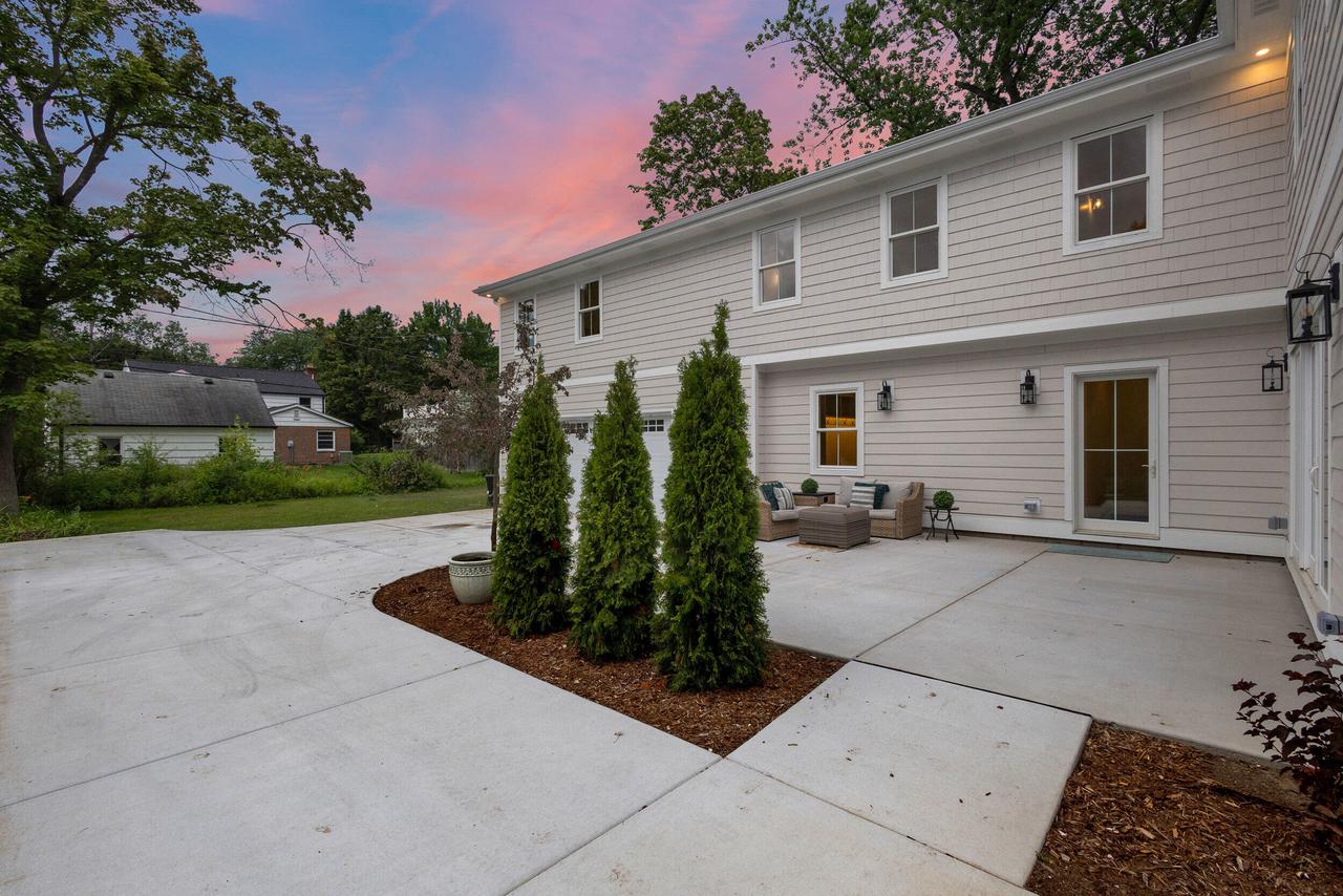 8313 North Links WAY