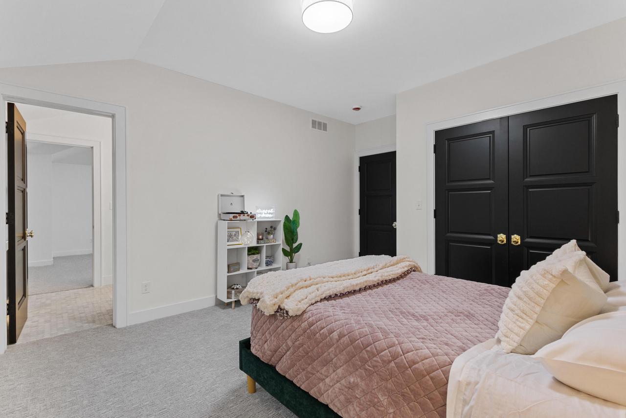 8313 North Links WAY