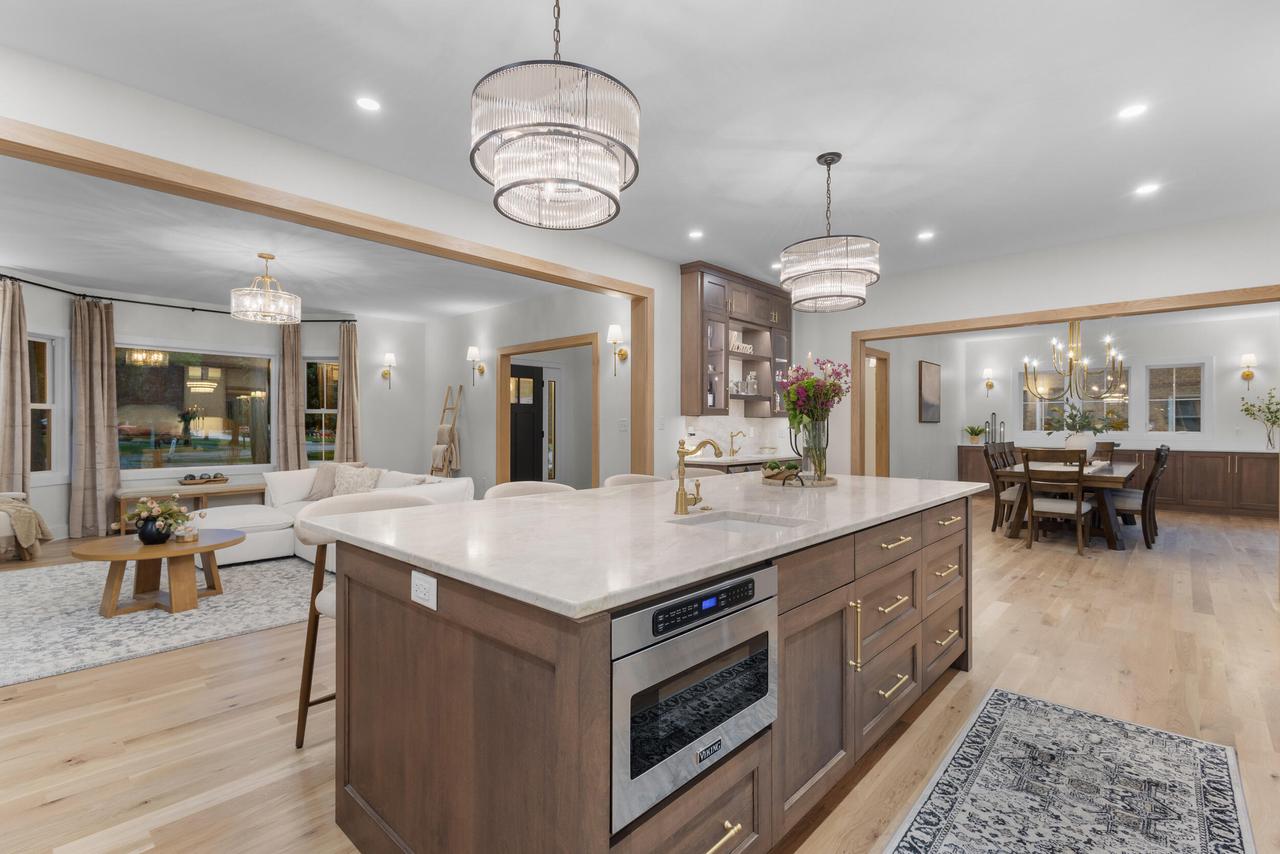 8313 North Links WAY