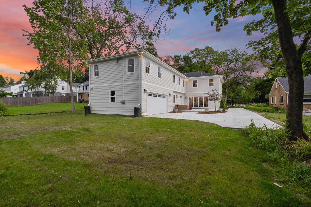 8313 North Links WAY